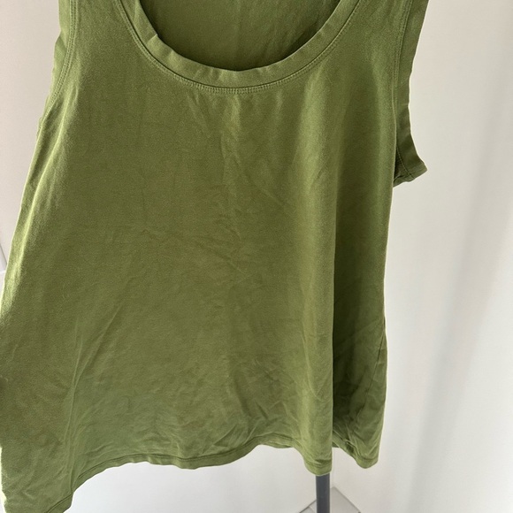 Green Sleeveless Maternity Top - Picture 3 of 5